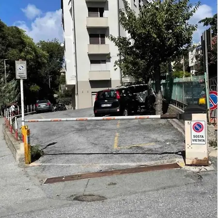 Casa Di Silu ,gaslini , Percheggio Privato No Barriere * Генуя